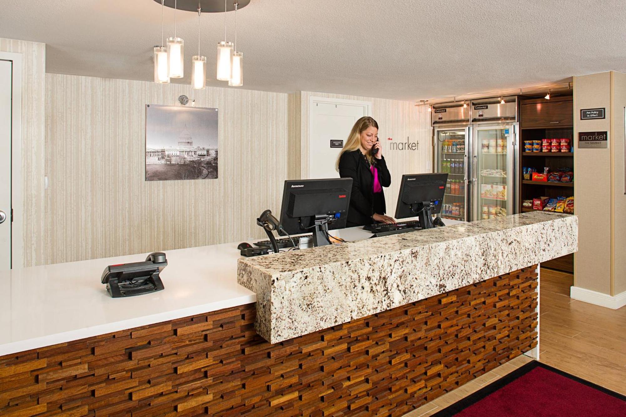 By Marriott - Dc/foggy Bottom 3* Washington